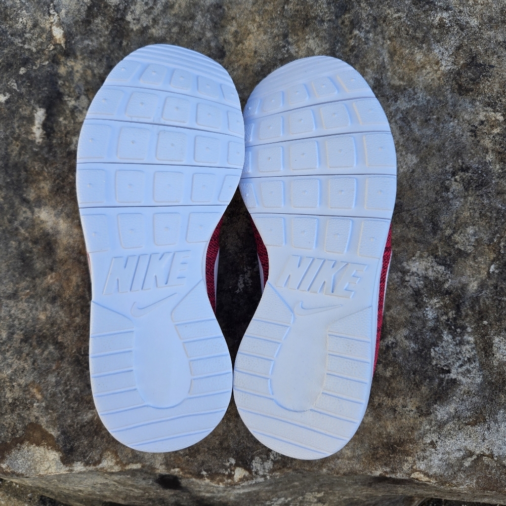 NWOT Nike Kids Tanjun Rush Running Shoe - Picture 6 of 7